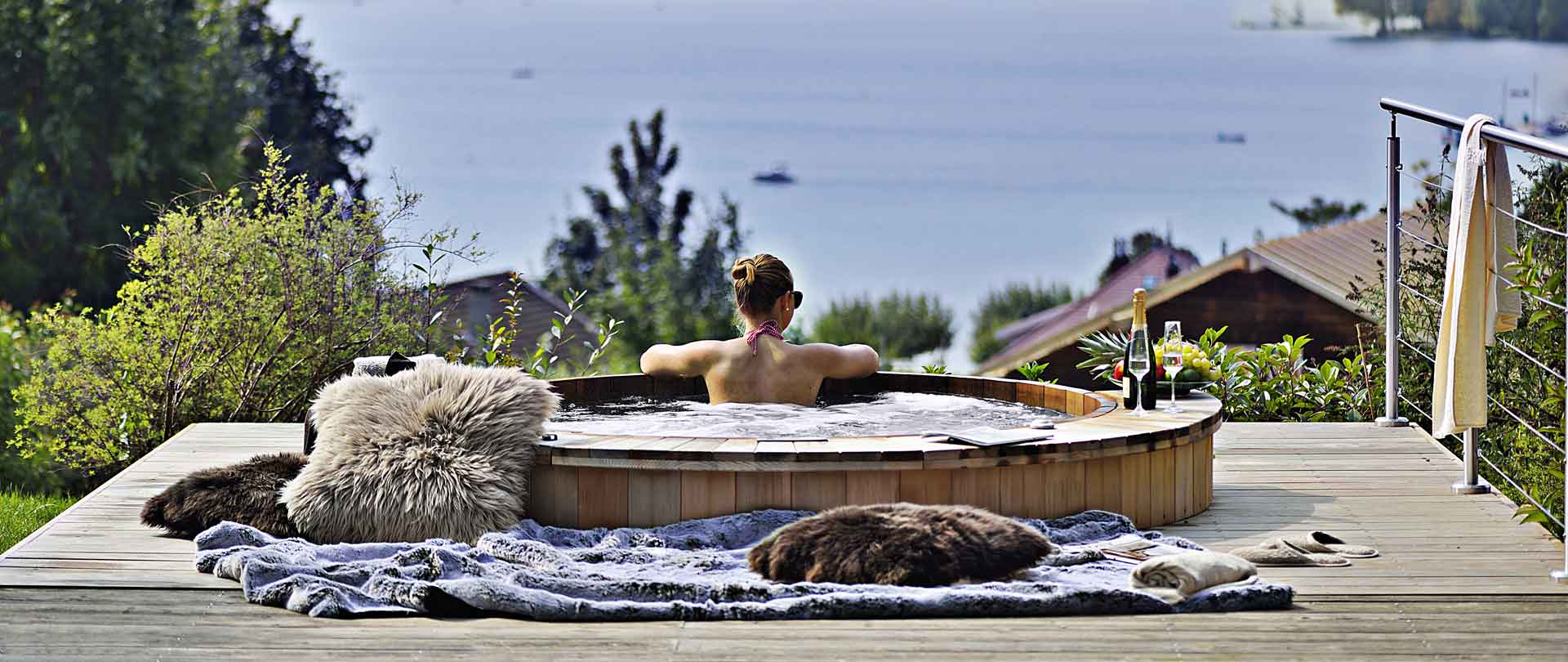 Spa extérieur en bois de cèdre massif à Annecy ~ Bois Haute Savoie Spa extérieur en bois de cèdre massif à Annecy ~ Bois Haute Savoie