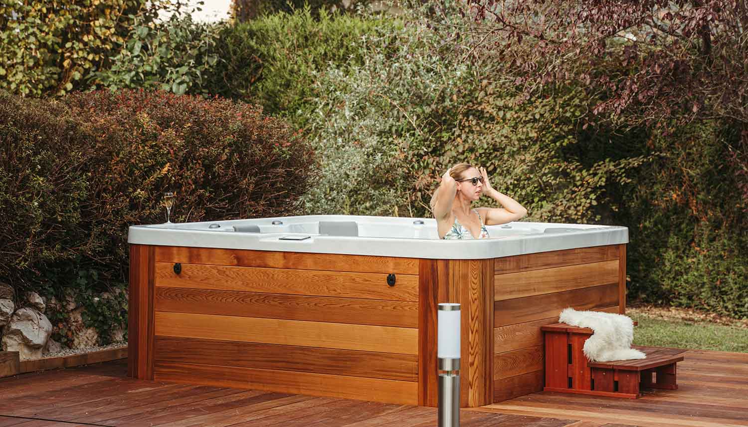 Baignoire en bois sur mesure et spa en bois: Vente en ligne: Expédition  dans toute la France, Achat baignoire en bois et spa en bois